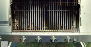 how to clean a gas grill with minimal effort