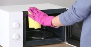 how to clean a burnt microwave