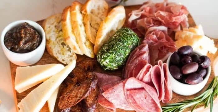 tips for building a beautiful cheese board