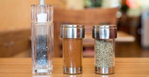 how to use a pepper grinder