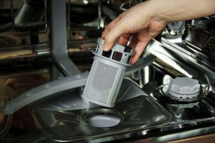 how to clean the filter on a whirlpool dishwasher