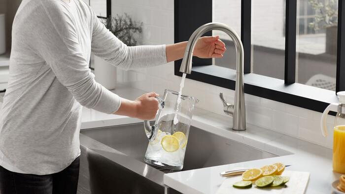 how does touchless faucet work