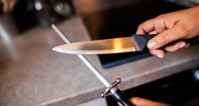 how to sharpen a kitchen knife with a rod