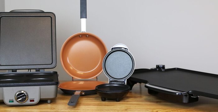 how does an automatic pancake maker work