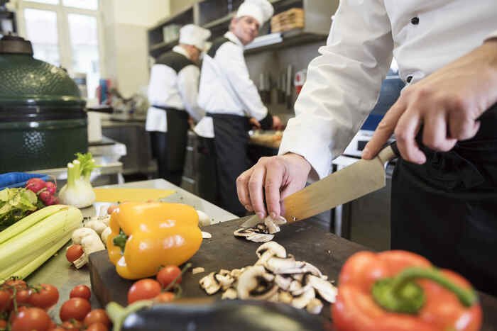how to handle food poisoning in your restaurant
